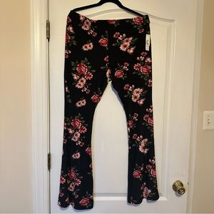 NWT No Boundaries Floral Flared Pants (Size XXL)
